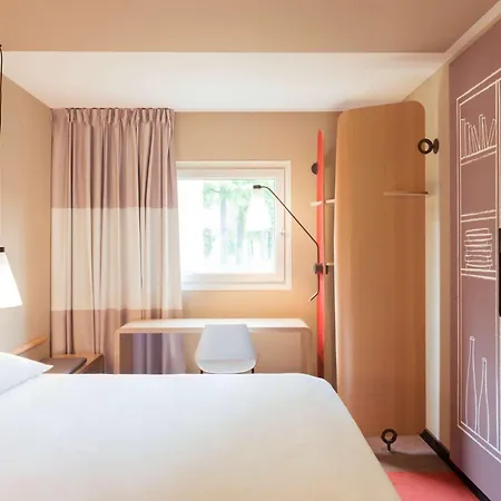 Ibis Caen Porte D'angleterre 3* Caen