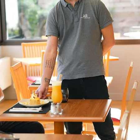 فندق Ibis Porte D'angleterre كان