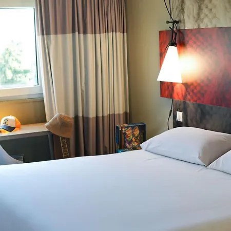 Ibis Porte D'angleterre 3* 凯恩
