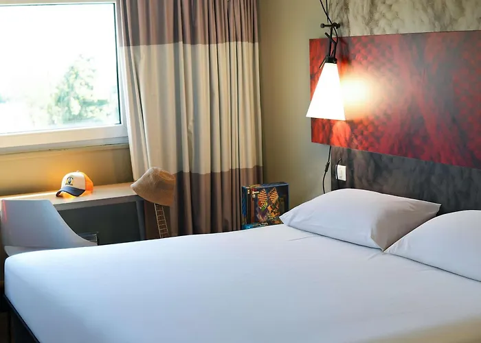 Hotel Ibis Porte D'angleterre 3*